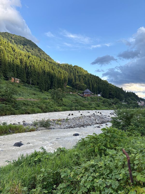 日本・長野市「信州へ」の写真：小谷村　姫川