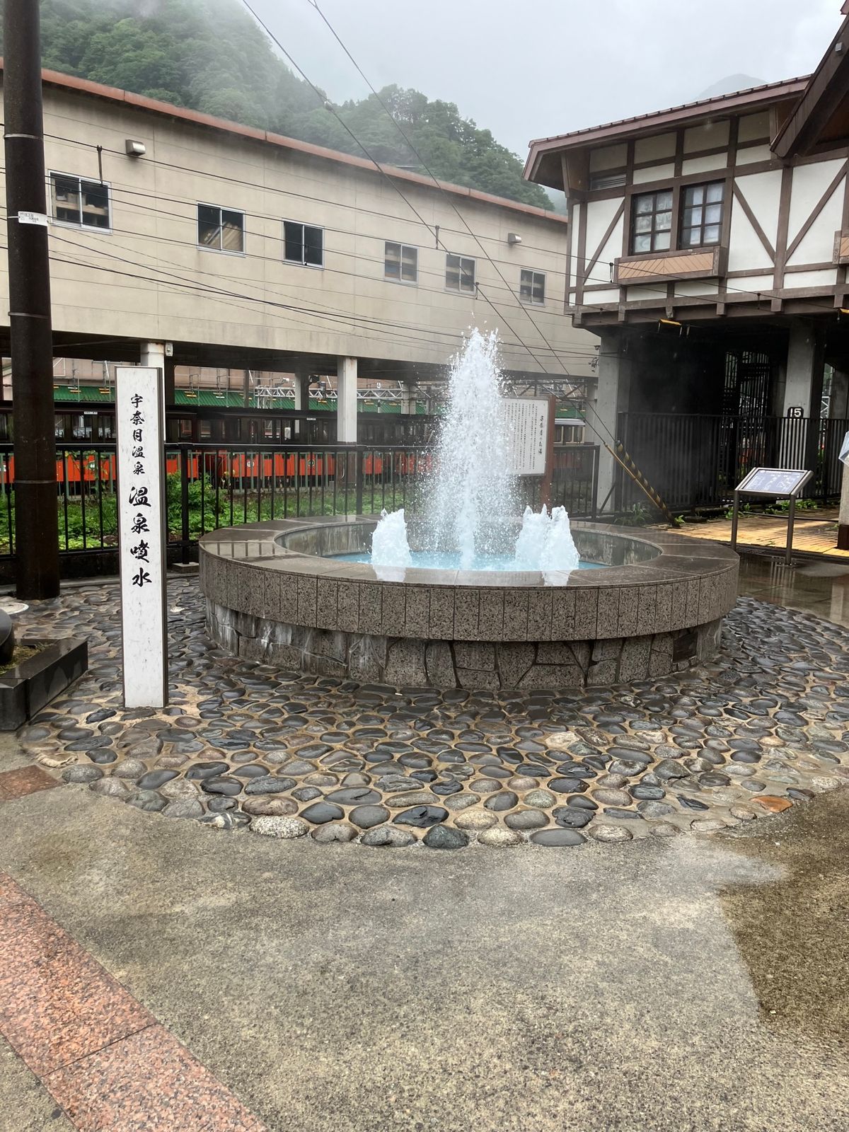 宇奈月温泉駅周辺
釜飯も捨てがたい