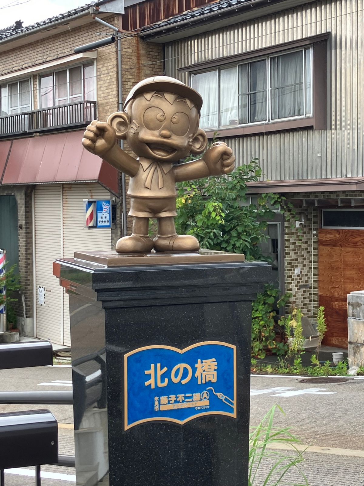 漫画ロードPart1
外れは人がいなく穴場かも