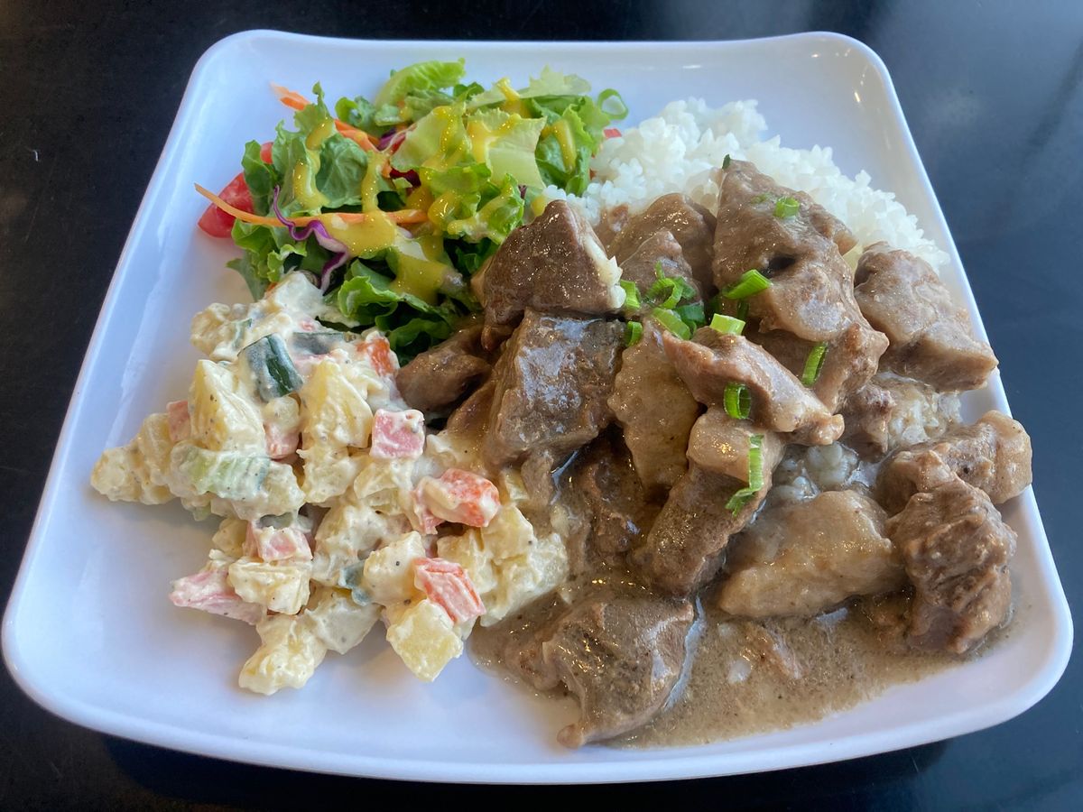 ウランバートル
午後8時くらいでも夕方の雰囲気。街中散策しつつ勘で夕食。お...