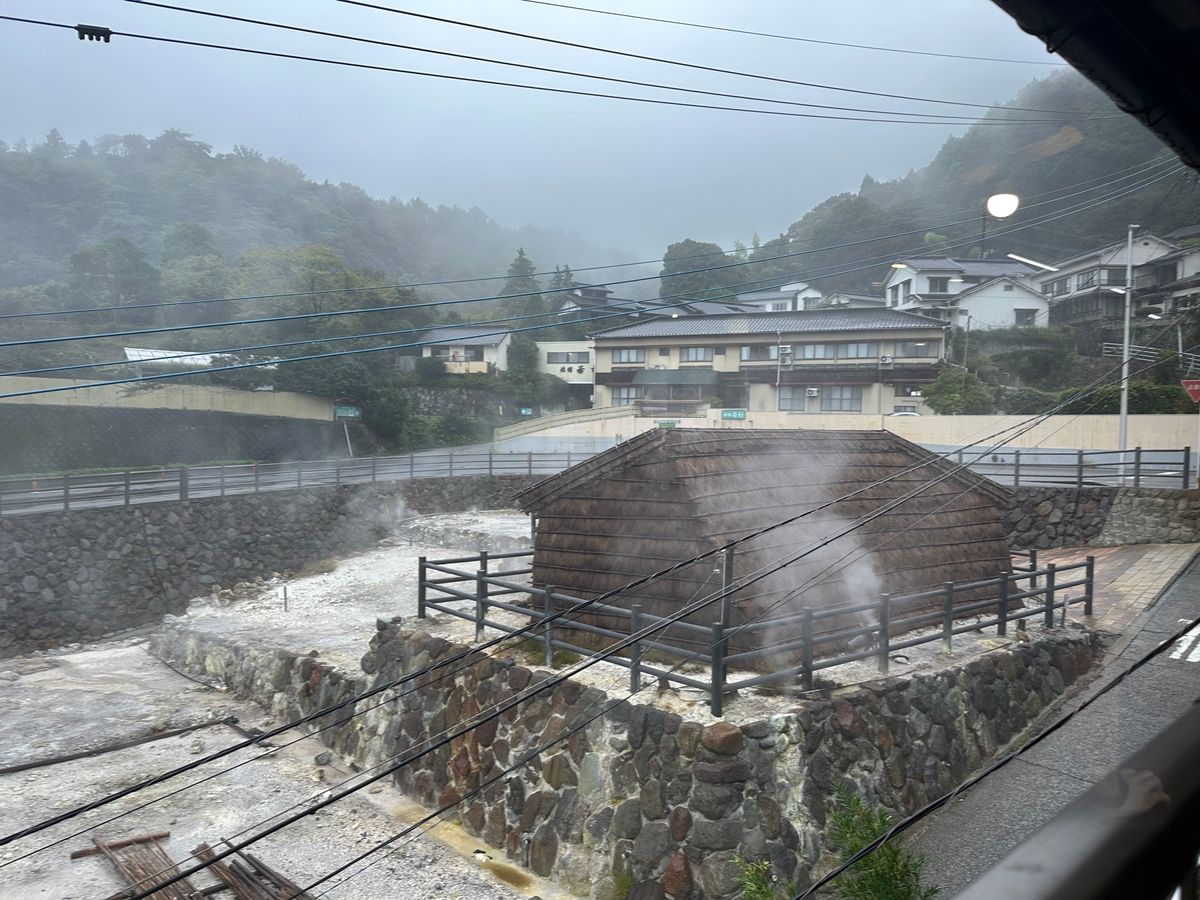 岡本屋売店の地獄蒸しプリン
大分空港の足湯から羽田へ