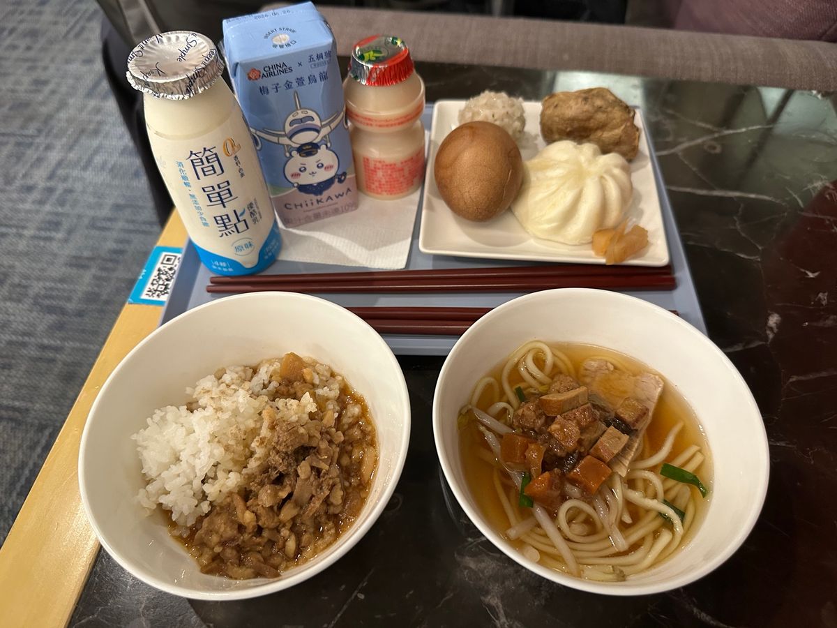 1/2
帰国
早朝高雄空港
ラウンジで台湾料理を堪能し関空へ