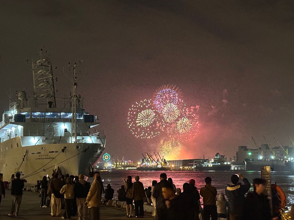1/1
高雄観光
10年ぶりの龍虎塔と高雄港からの新年花火
高尾駅は綺麗に...