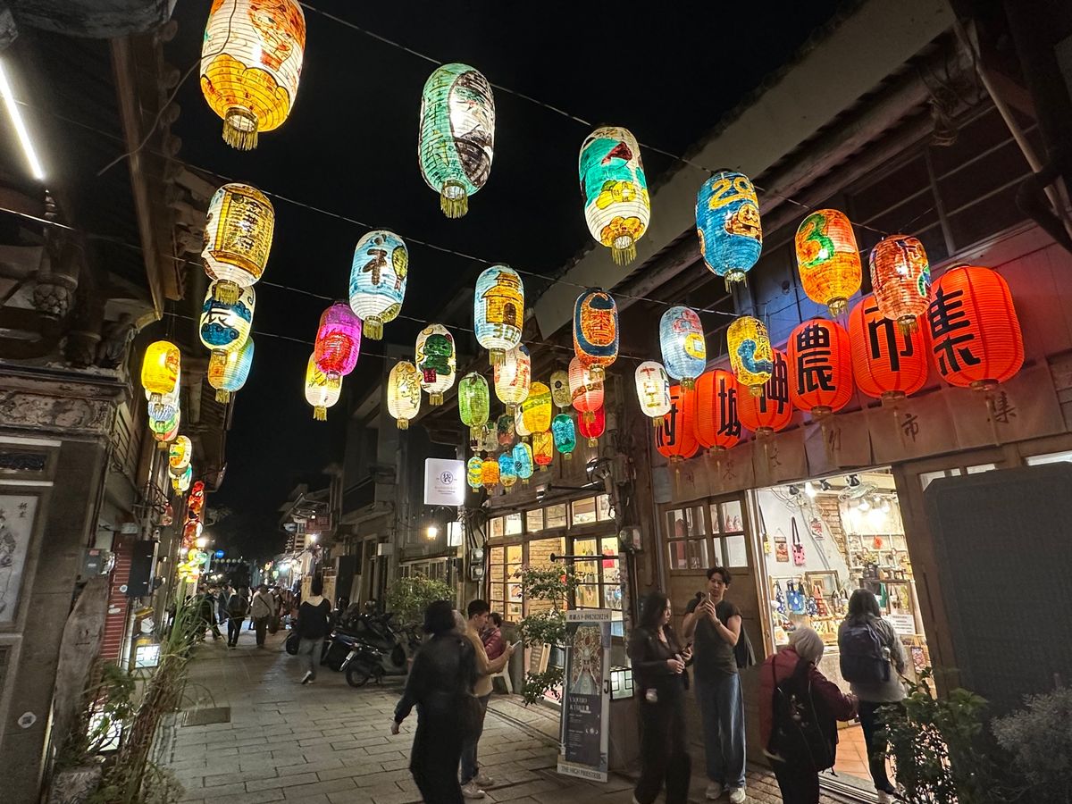 12/28
花園夜市で買い食い後、夜の新農街と林百貨