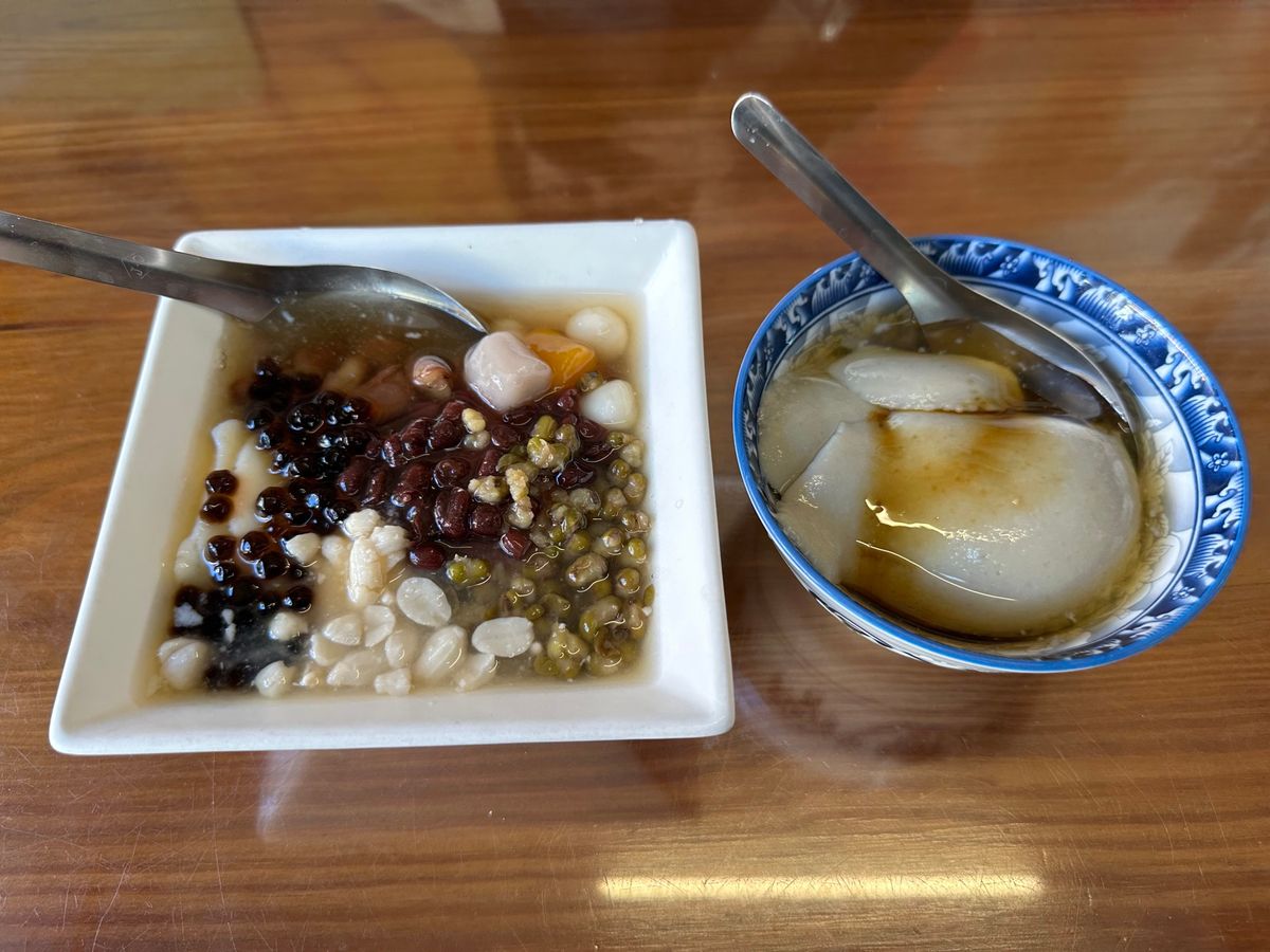 12/30
台南観光
蝦仁飯から始まった1日は安平樹屋と老街
豆花と水果で...