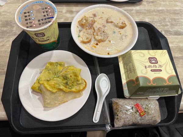 台湾・高雄市「高雄/台南旅行」の写真：12/31
高雄観光
興隆居は朝食行列店...