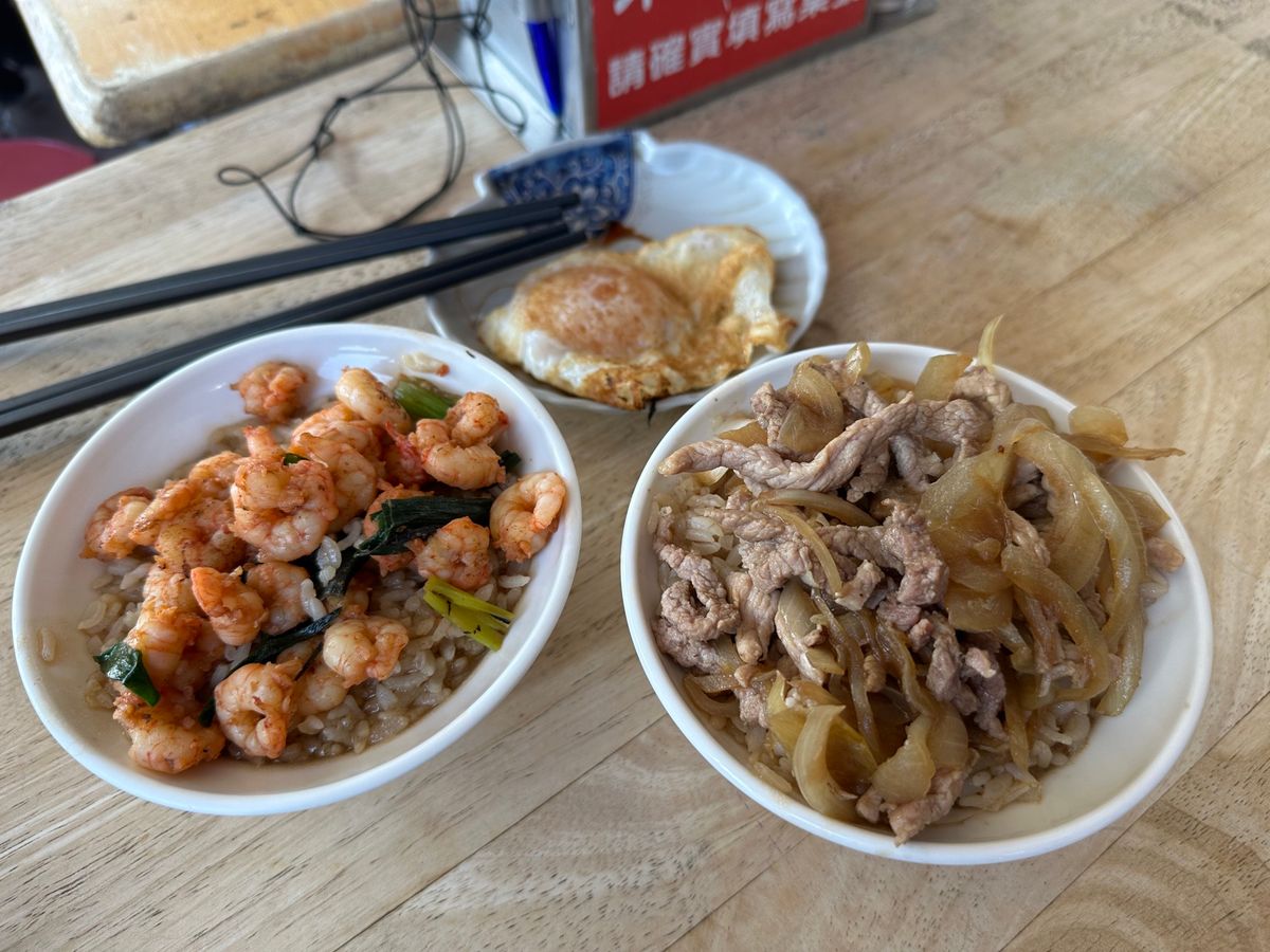 12/30
台南観光
蝦仁飯から始まった1日は安平樹屋と老街
豆花と水果で...