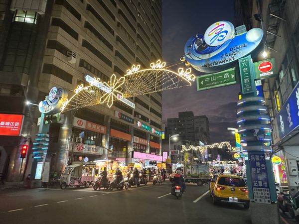 台湾・高雄市「高雄/台南旅行」の写真：12/31
高雄観光
夜は六合觀光夜市と...