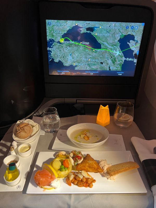 コートジボワール・Abidjan「コートジボワール出張3」の写真：ターキッシュエアライン ビジネスクラスのお食事