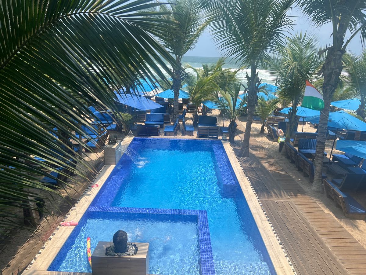 休日に海沿いのちょっとしたリゾートへ