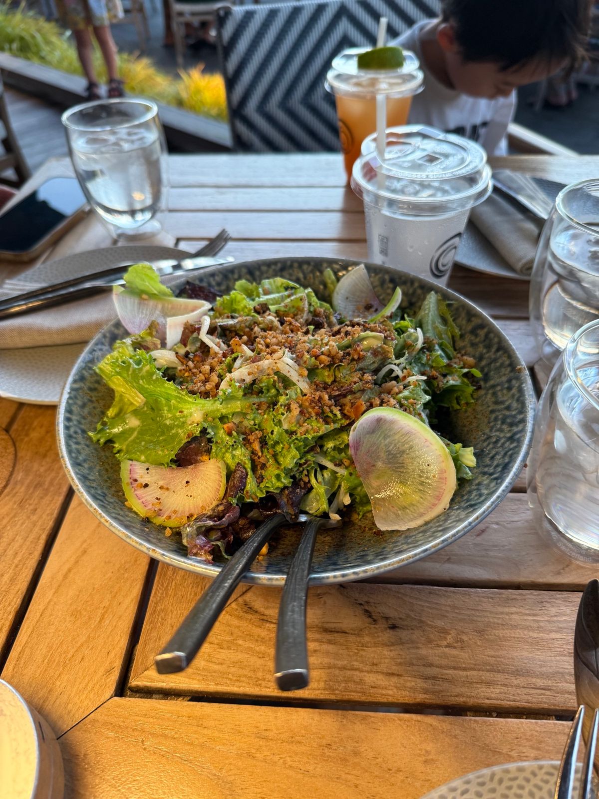 CanoeHouse

ホテルのレストラン『CanoeHouse』へ。到着...