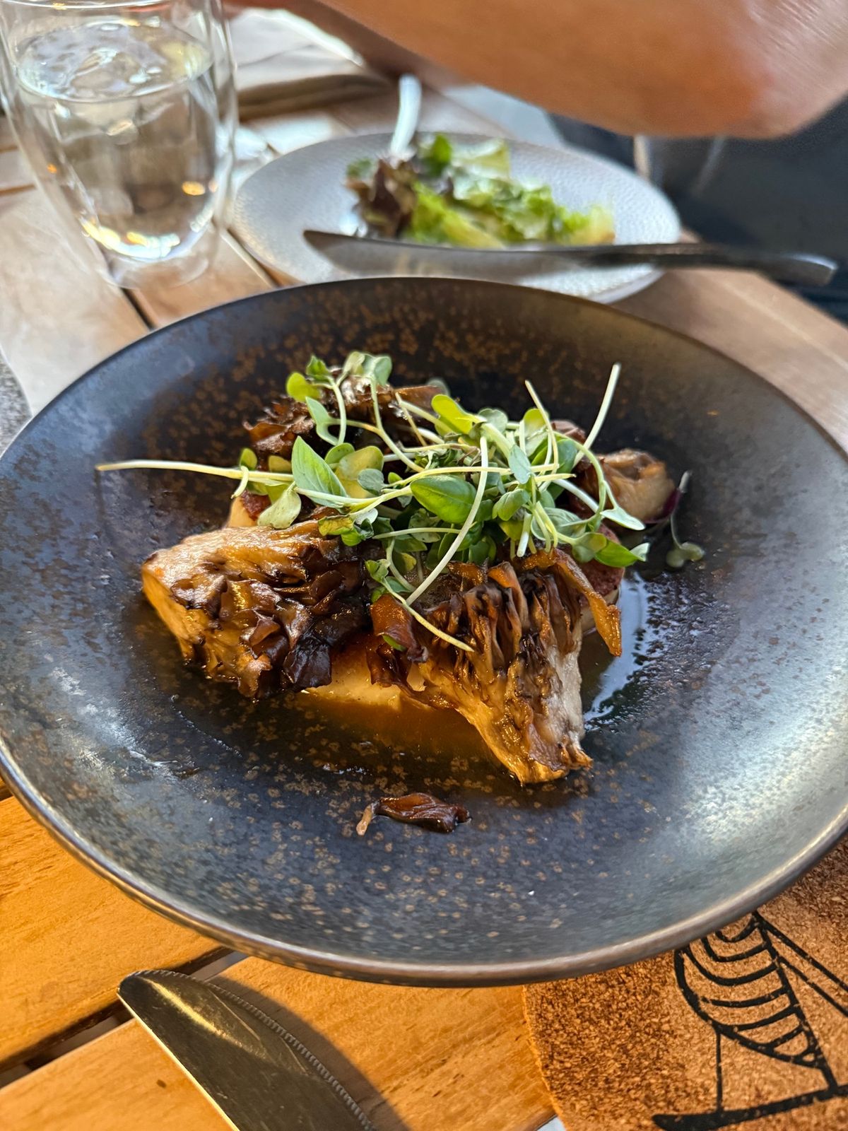 CanoeHouse

ホテルのレストラン『CanoeHouse』へ。到着...