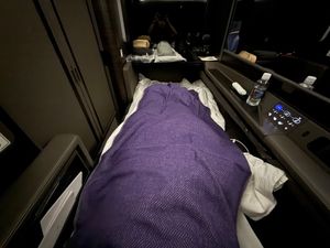 ANAホノルル便ファーストクラスの機内食

クリュッグをおかわりしキャビア...