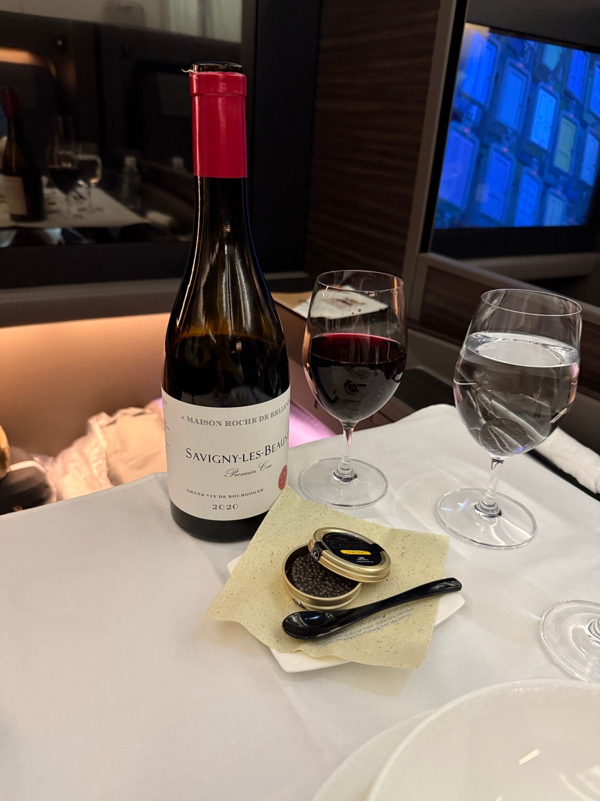 ANAホノルル便ファーストクラスの機内食

クリュッグをおかわりしキャビア...