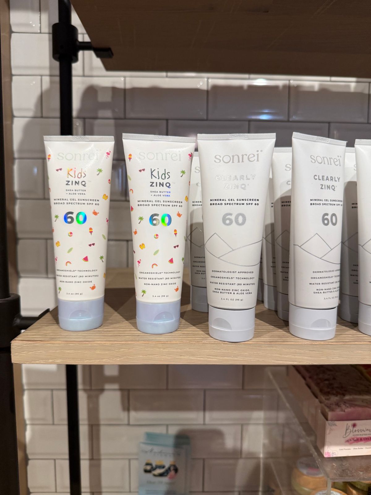 マウナラニにも小さなコンビニみたいなのショップがある。コーヒーや軽食があり...