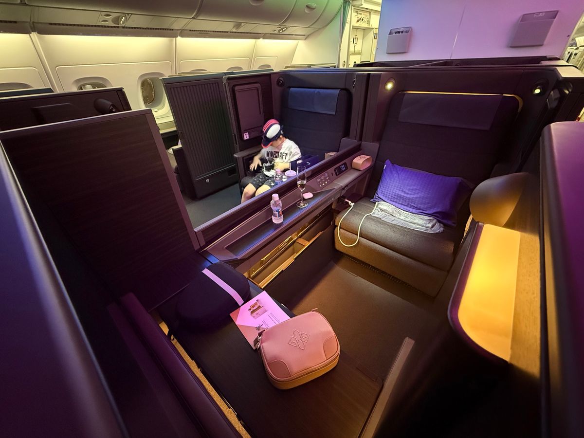 ANA ホノルル行き ホヌ ファーストクラスの中央席

これは広い！！
真...