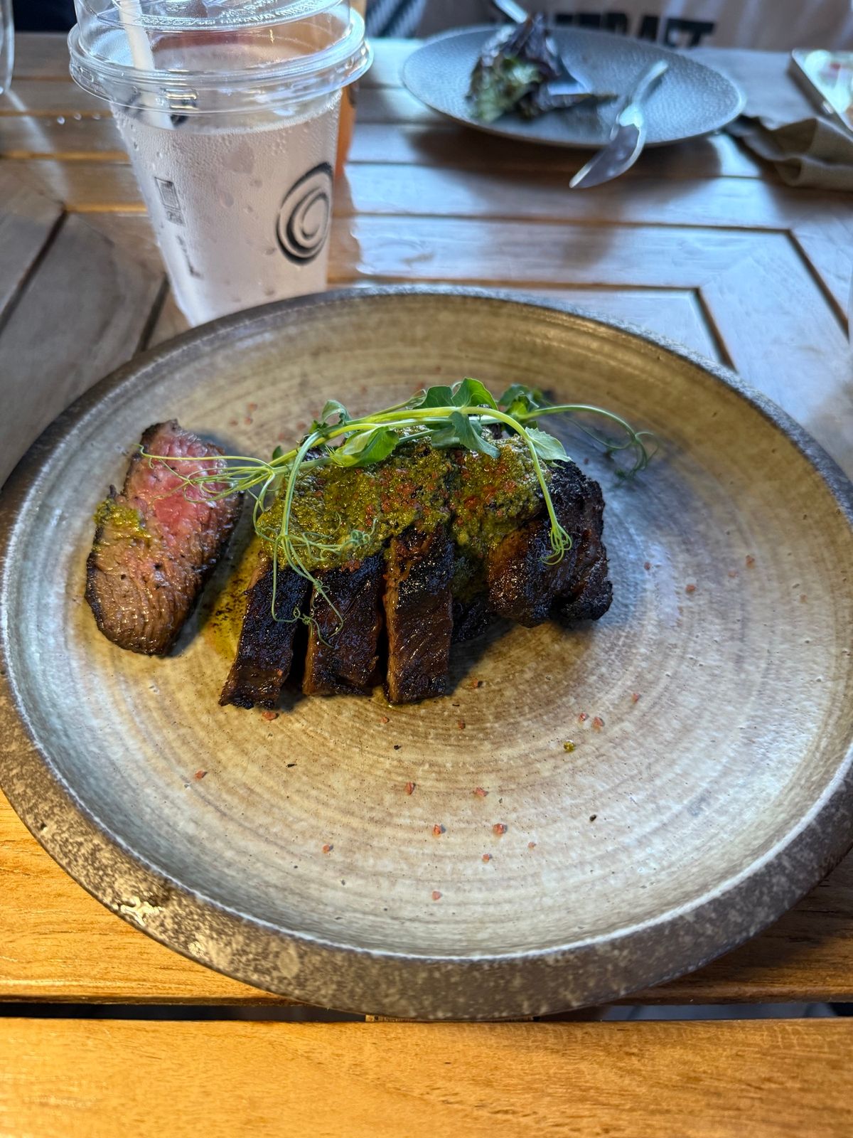 CanoeHouse

ホテルのレストラン『CanoeHouse』へ。到着...