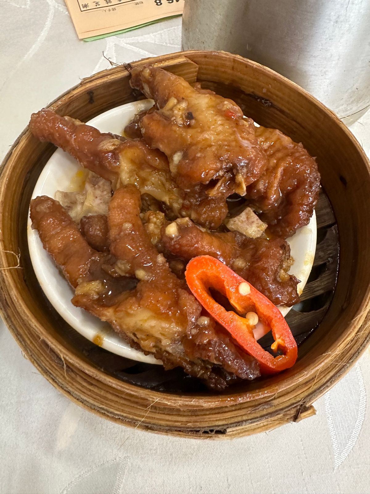 中環で内地通行証の申請、大古でカナダ人妻のパスポート更新を終えて、お昼は天...