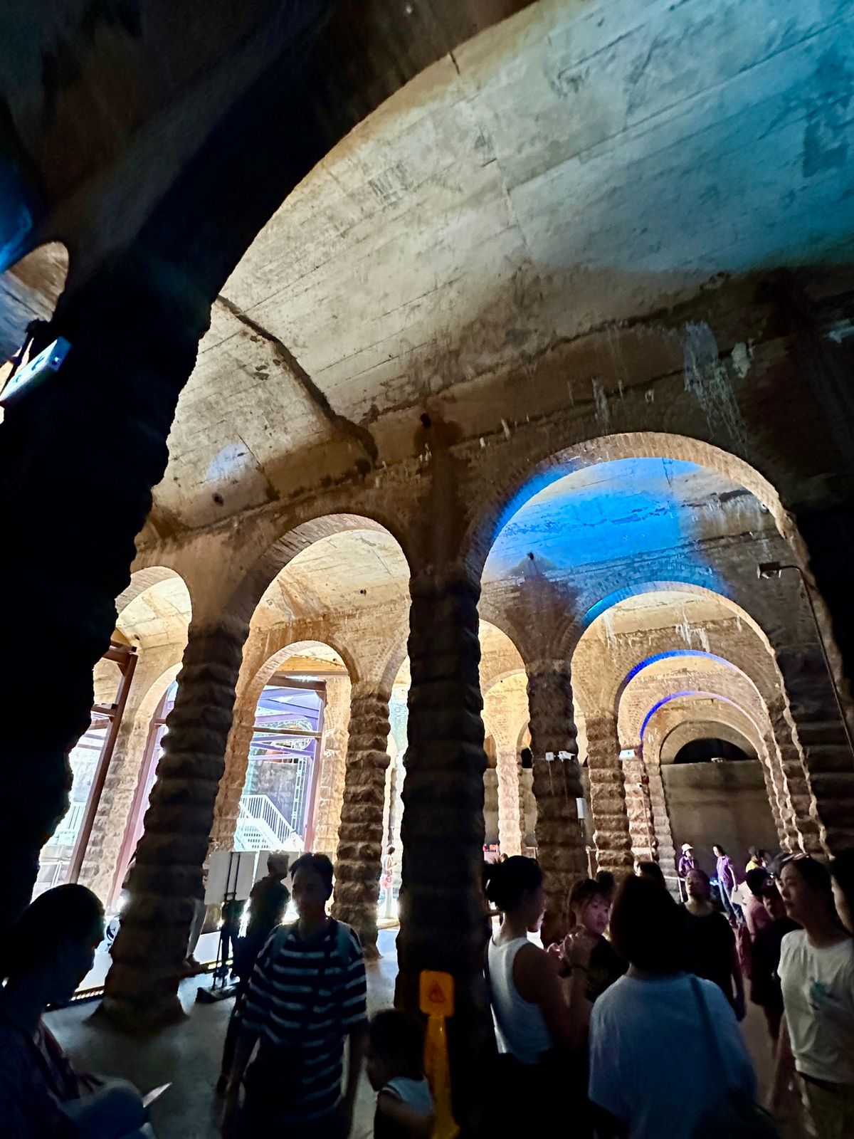 1904年にに作られ、史跡は2020年に発見されるって…

狭い香港なのに...