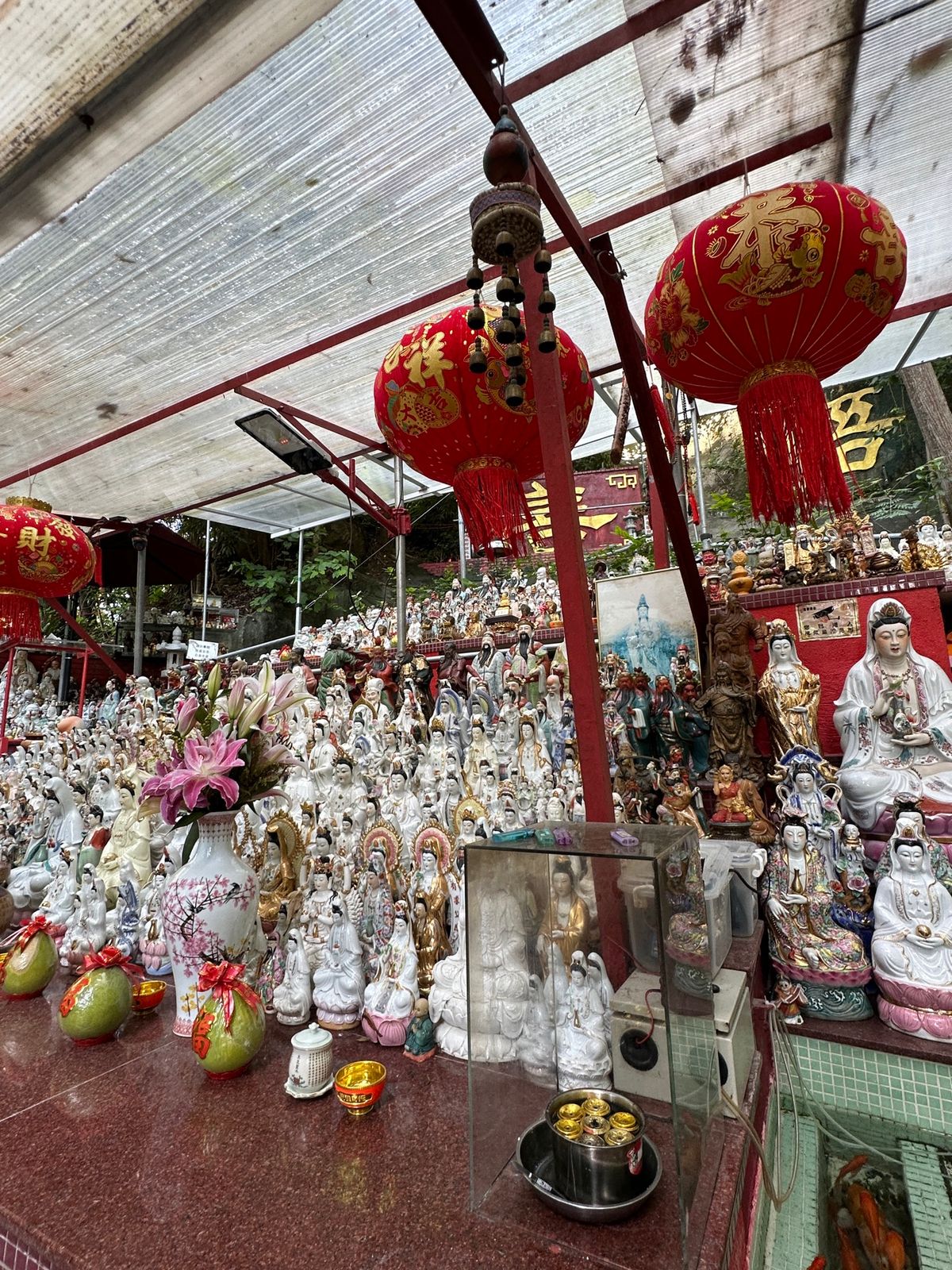 下山途中に仏像が。
市民憩いの場でしょうか。