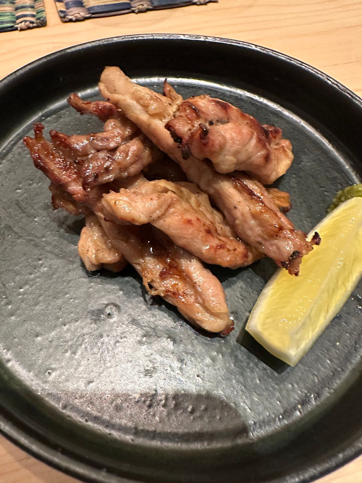 熊本県の食材、料理を中心にした割烹です。 香港で鶏レバーとハツを食べたのは...