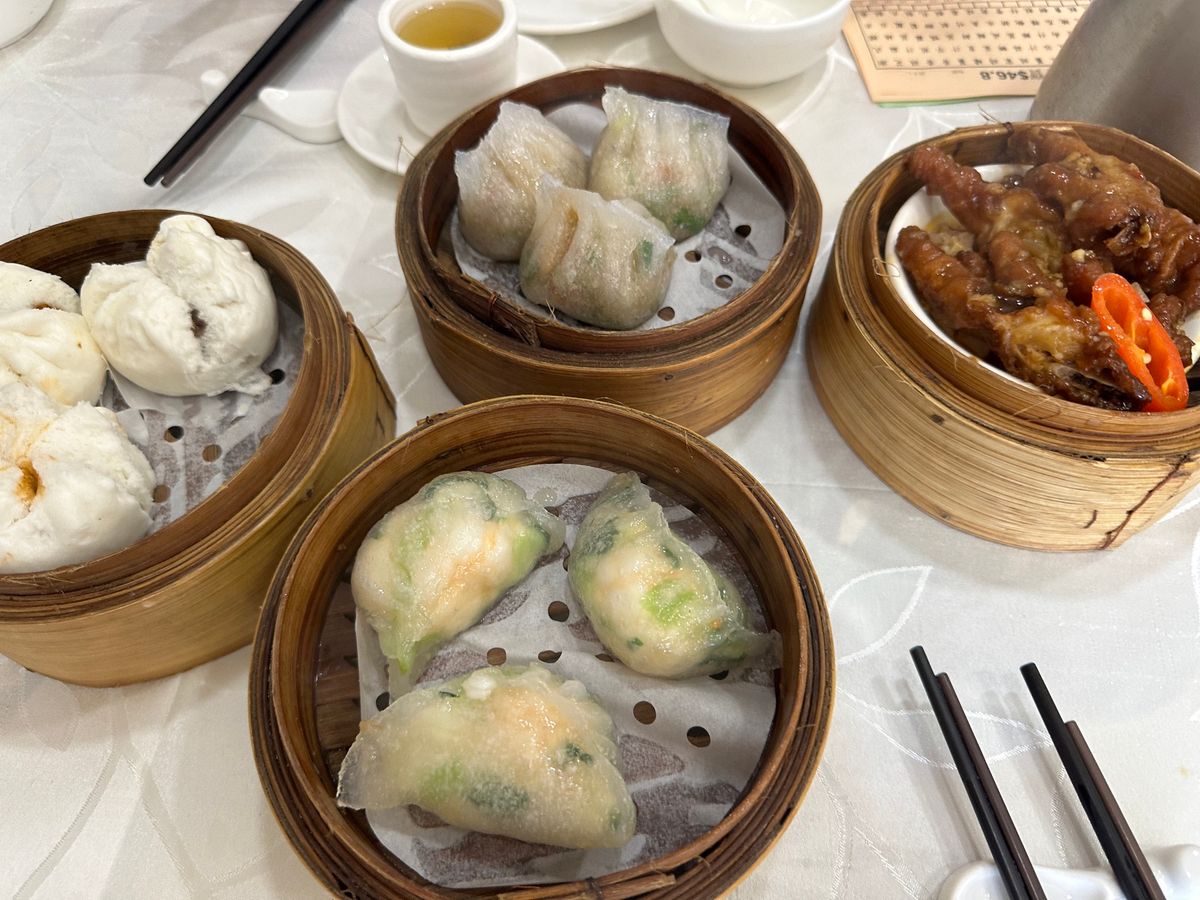 中環で内地通行証の申請、大古でカナダ人妻のパスポート更新を終えて、お昼は天...