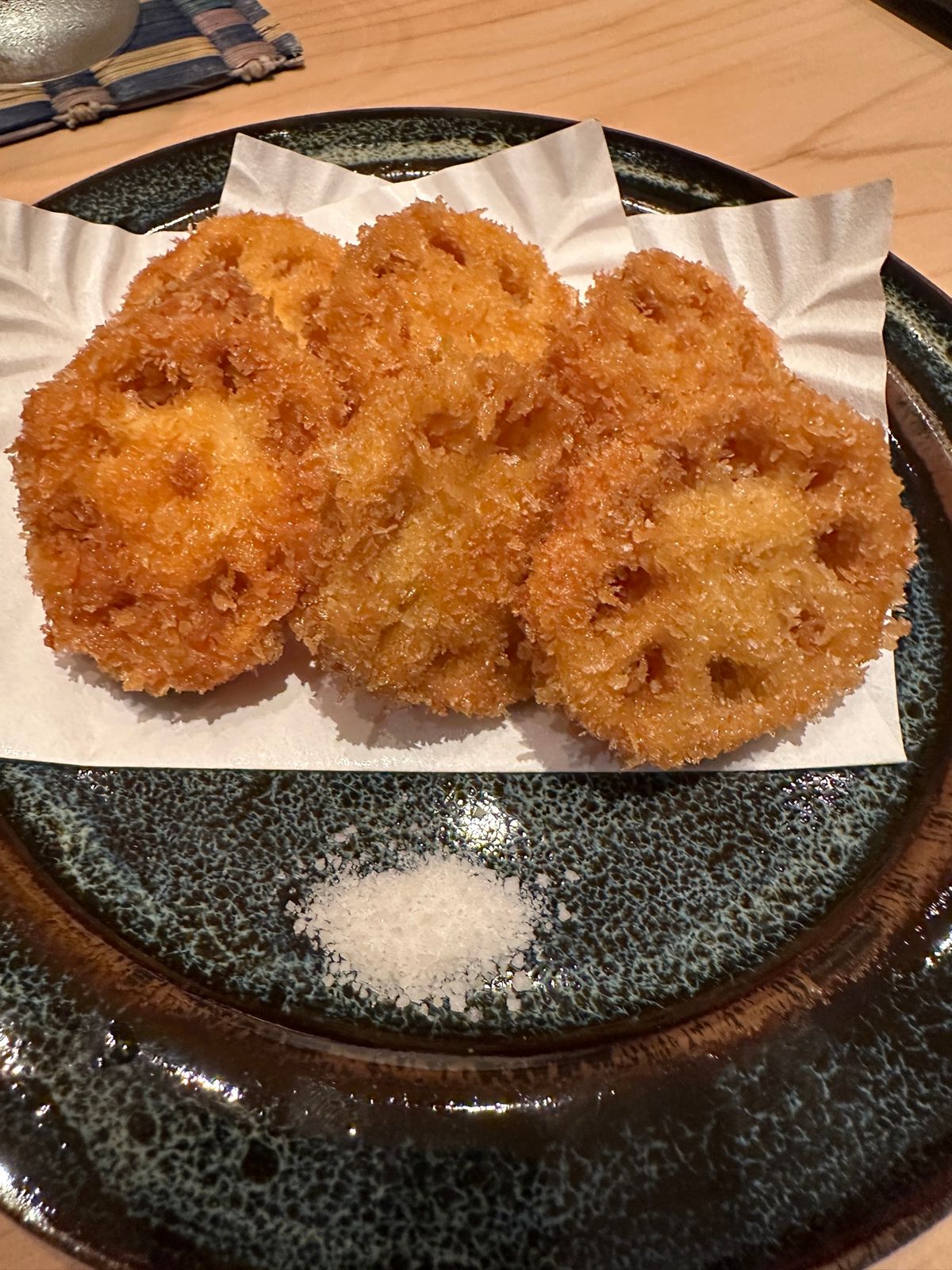 熊本県の食材、料理を中心にした割烹です。 香港で鶏レバーとハツを食べたのは...