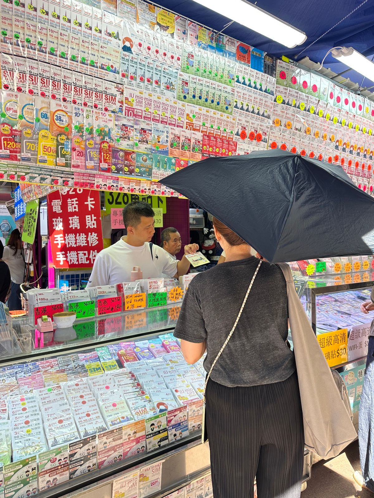 香港に住んでいた頃の深水埗は、工場街で余り良い印象は無かった。

今は露店...