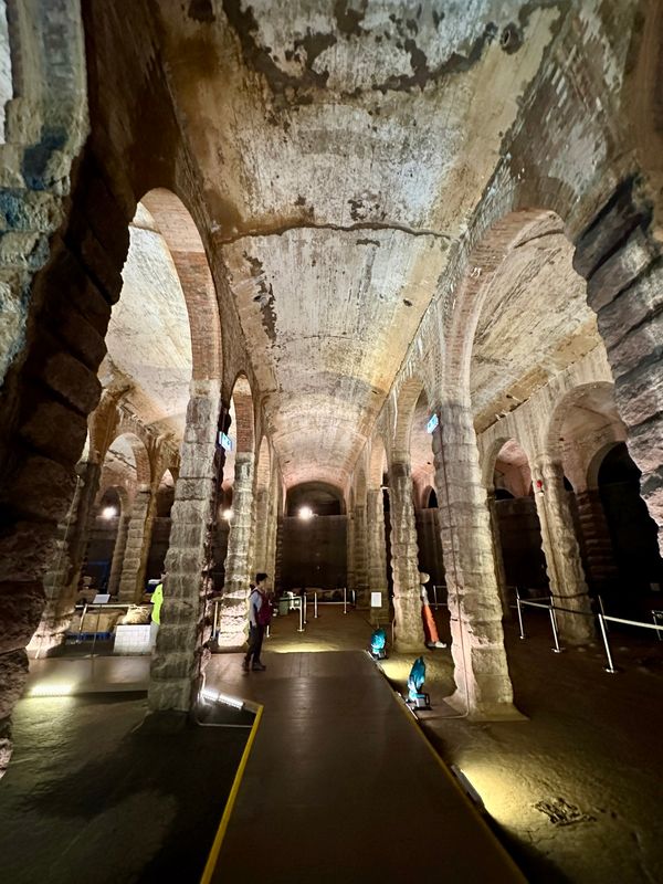 香港・セントラルマーケット「CGK ✈︎ HKG ✈︎ NRT」の写真：石硤尾（Shek Kip Mei）の主教...
