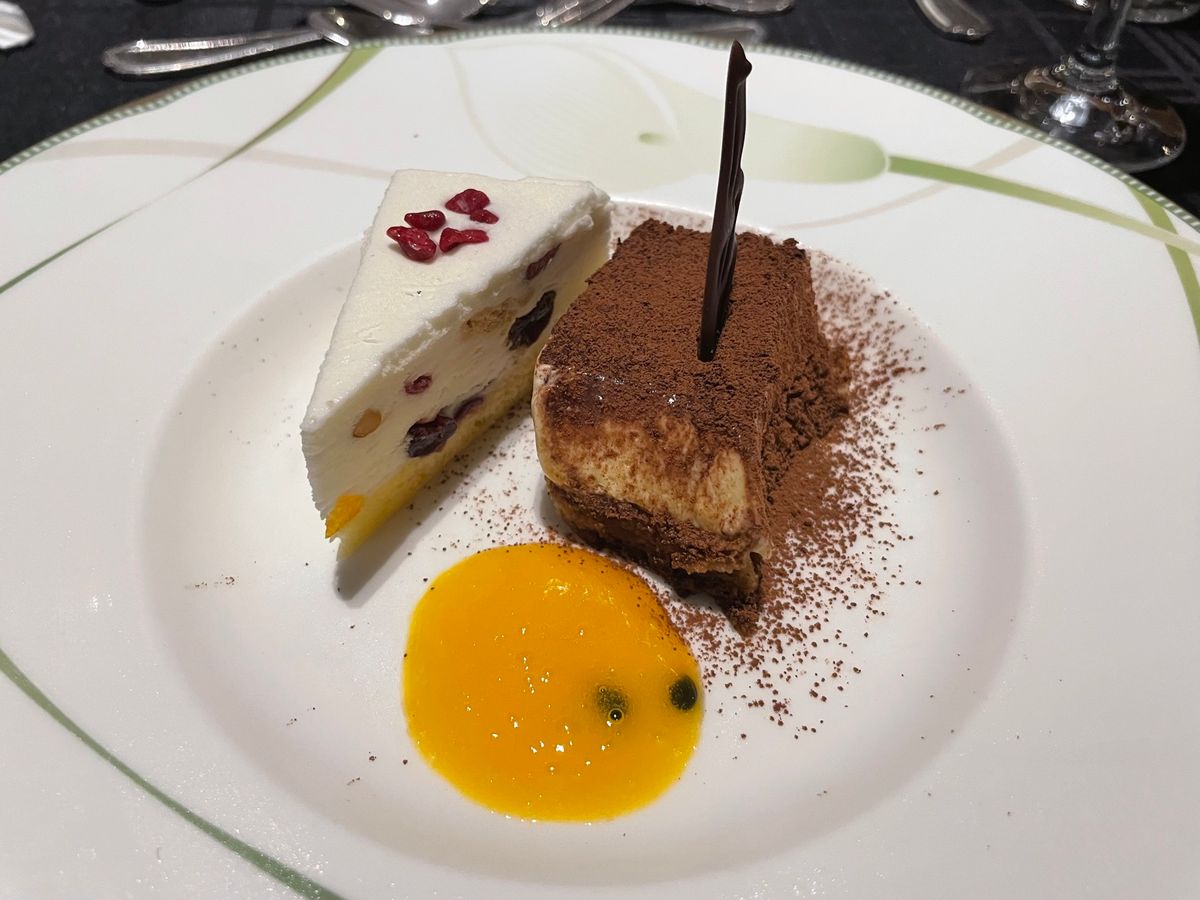 夕食はフレンチのコース料理。どれも皆美味しかったです。