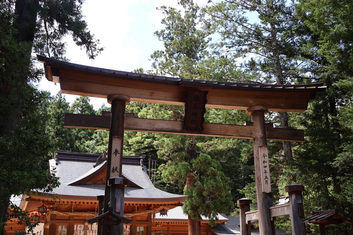 お昼ご飯の後は穂高神社へ。たくさんの風鈴が飾られていて、涼しげな音色をたて...