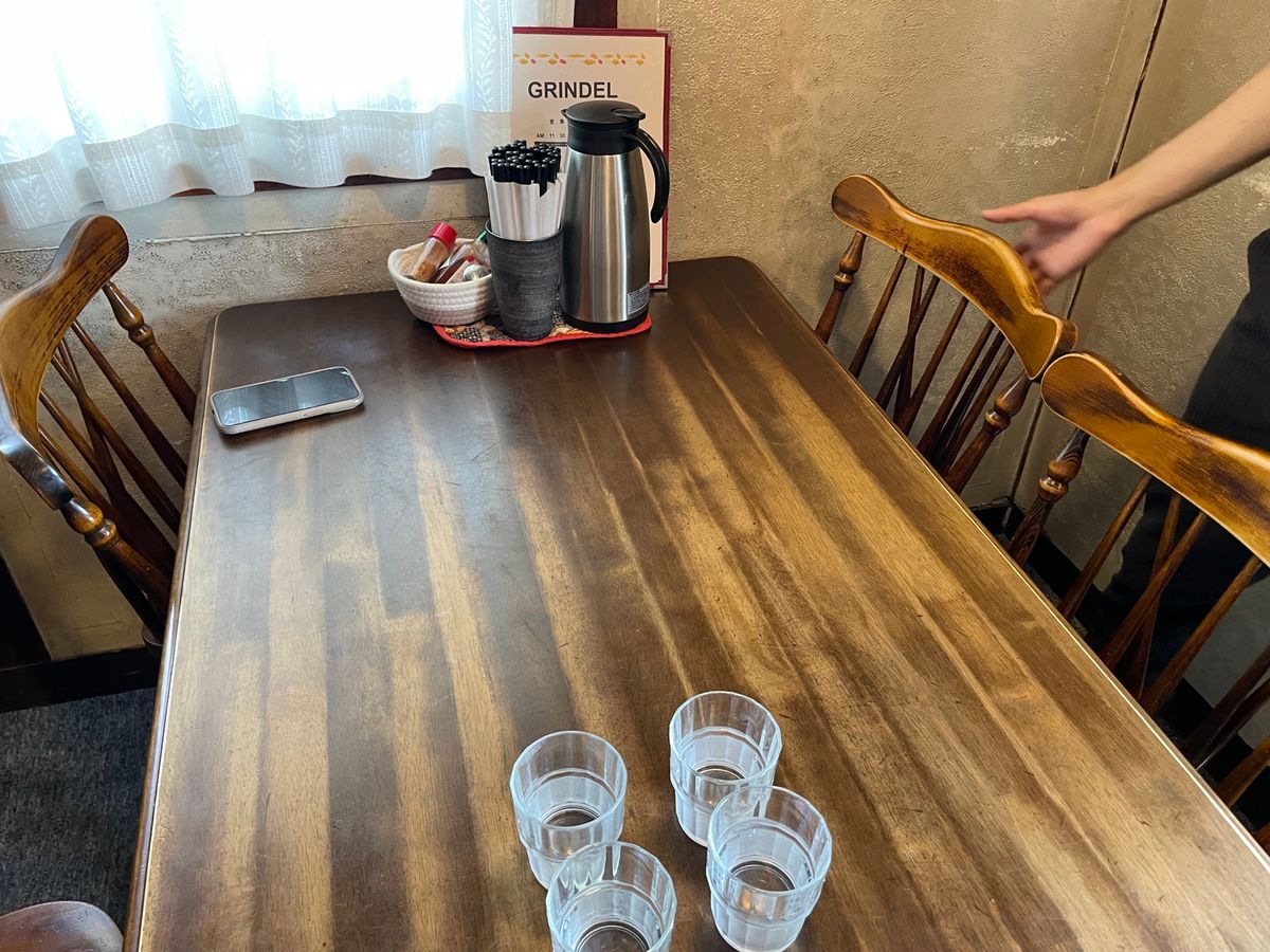 最後のランチは白馬の人気洋食店グリンデルへ。名物の自家製ベーコンステーキを...