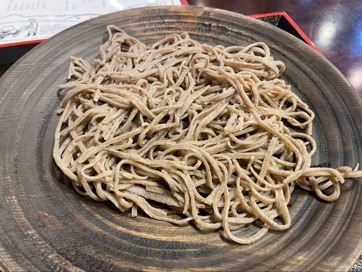 今回の旅の始まりは松本から。まずはお蕎麦を。松本市内にある「蕎麦倶楽部佐々...