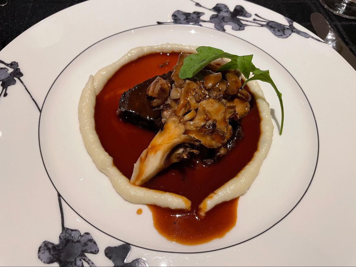 二日目の夕食もホテルでフレンチのコースでした。この日の料理も美味しかったです。