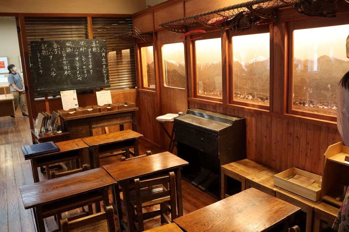 安曇野ちひろ美術館へ。広い芝生の公園の中にある美術館でした。