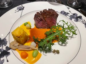 夕食はフレンチのコース料理。どれも皆美味しかったです。