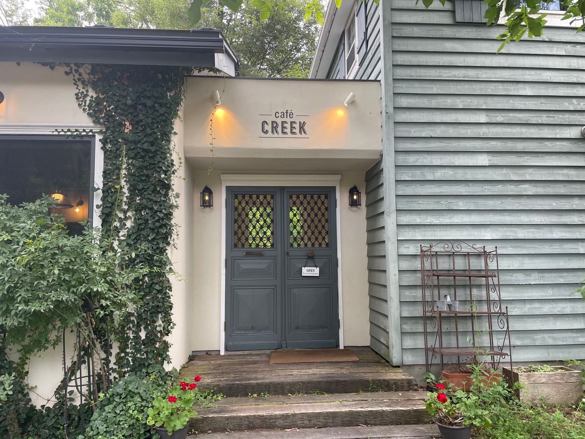 旅行の最後に立ち寄ったのは安曇野のお洒落なカフェでした。季節のフルーツタル...