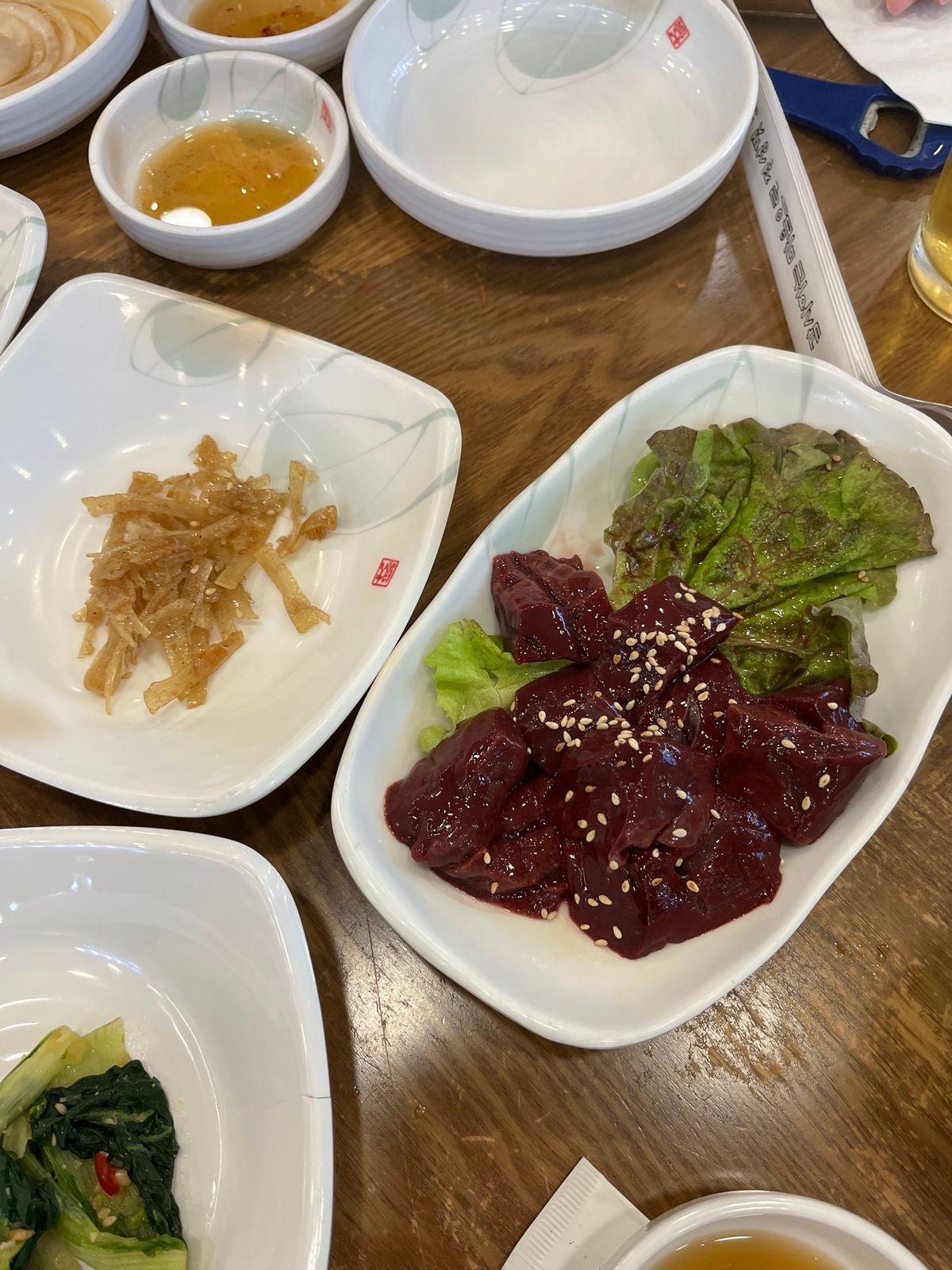 ユッケやレバーを食べました𓌉𓇋 ‎🥩
3枚目の写真の❕がとても美味しかった...