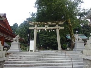 劔神社と猫太郎