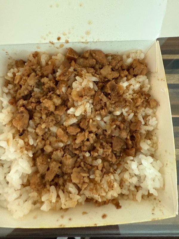 台湾・台北「台湾🇹🇼」の写真：冰讃の前の魯肉飯屋さんが美味しいとYou...