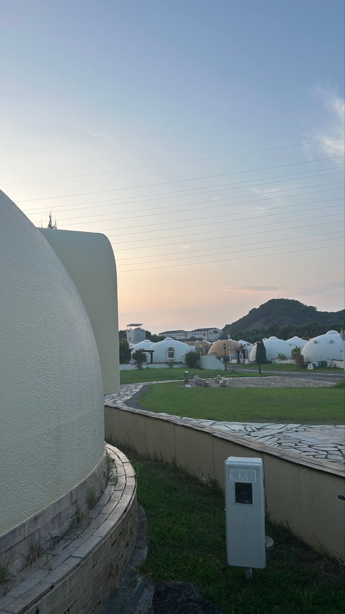 ずっと空が綺麗で。
たまたま赤い月を見つけちゃって。

今日で地球が終わっ...