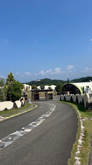 ずっと空が綺麗で。
たまたま赤い月を見つけちゃって。

今日で地球が終わっ...