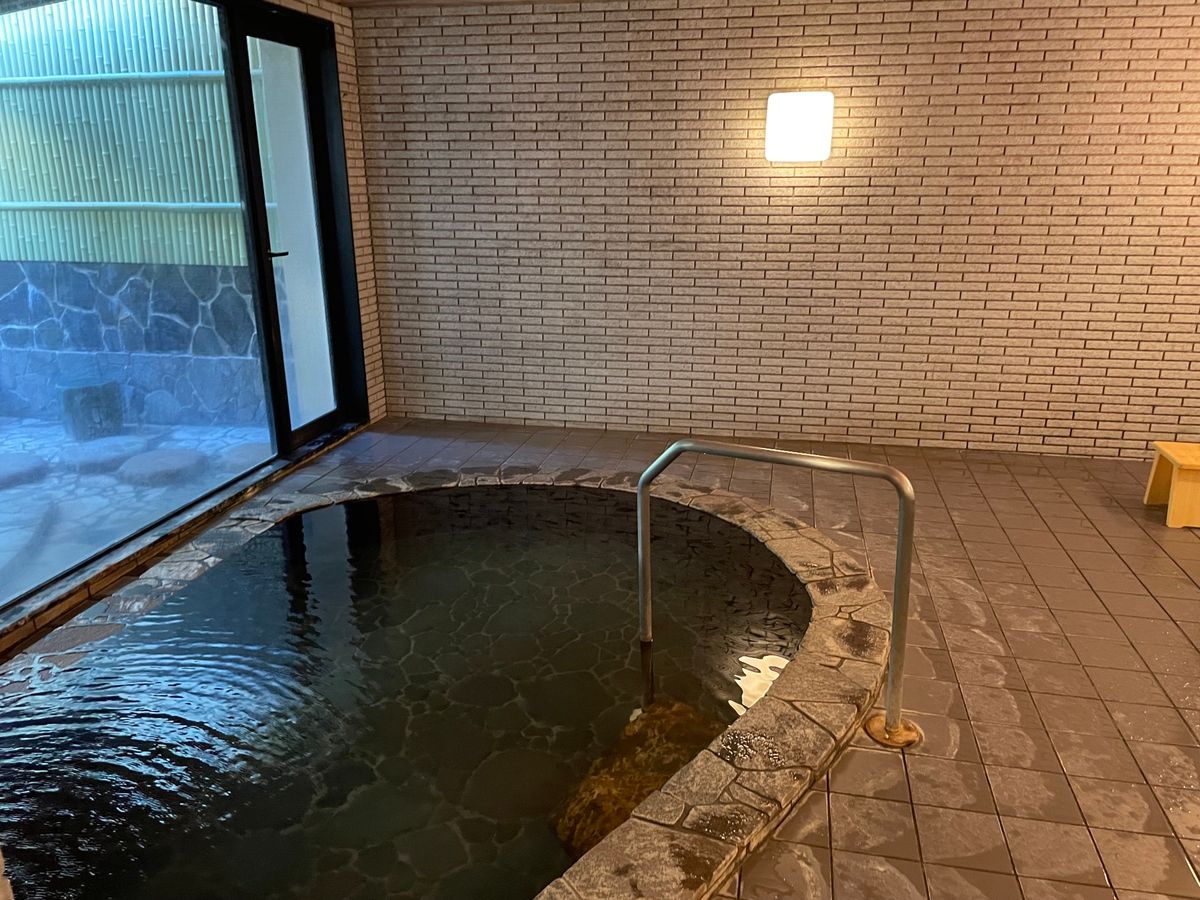 今回泊まったのは音羽屋旅館という旅館でした。温泉は源泉掛け流し、お値段リー...