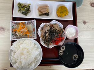 清津峡トンネルの後はバス停近くにあるお店でお昼ご飯。バスが一日四本しかない...