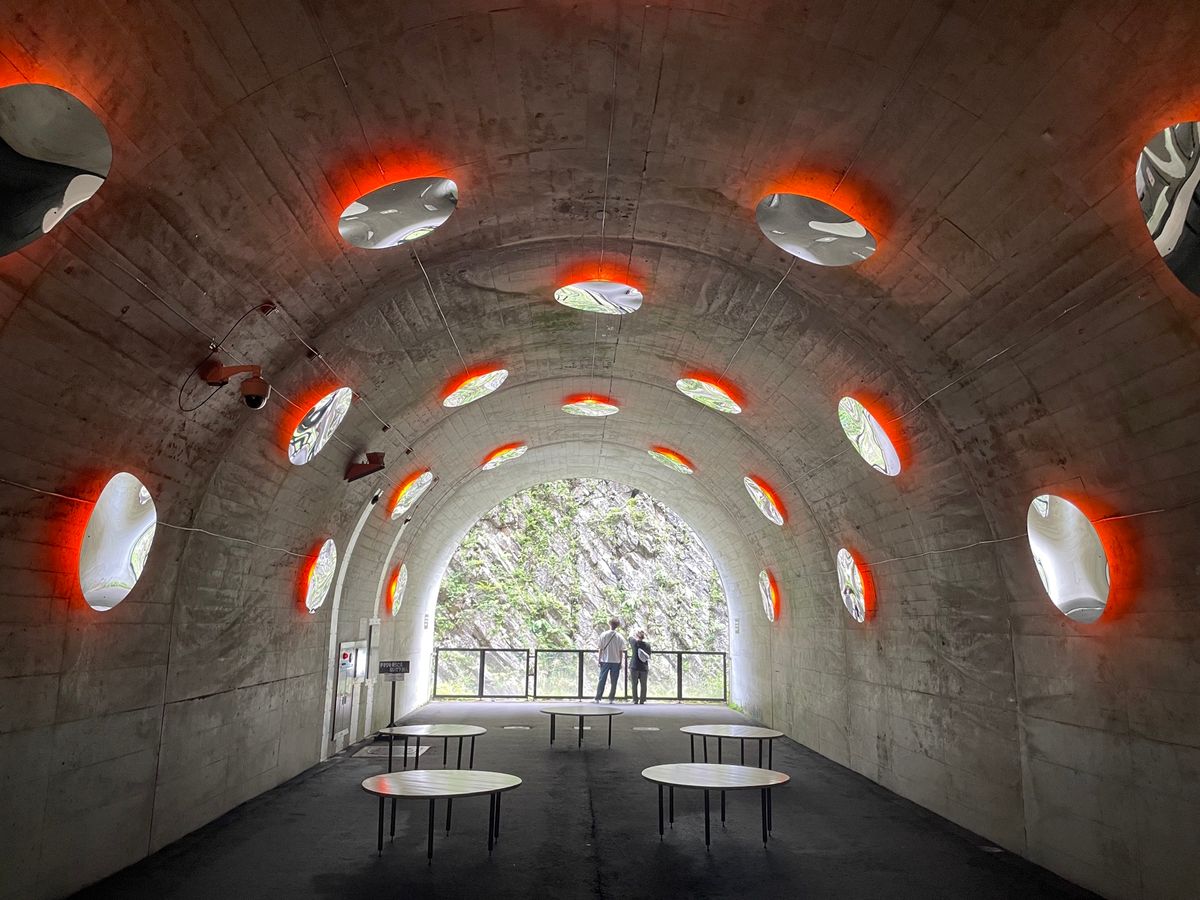 二日目は映えスポットの清津峡トンネルへ。トンネルの中はひんやりして気持ち良...