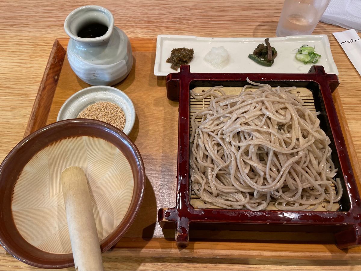 初日のお昼はロープウェイ近くにある「しんばし」というお蕎麦屋さん。ミシュラ...