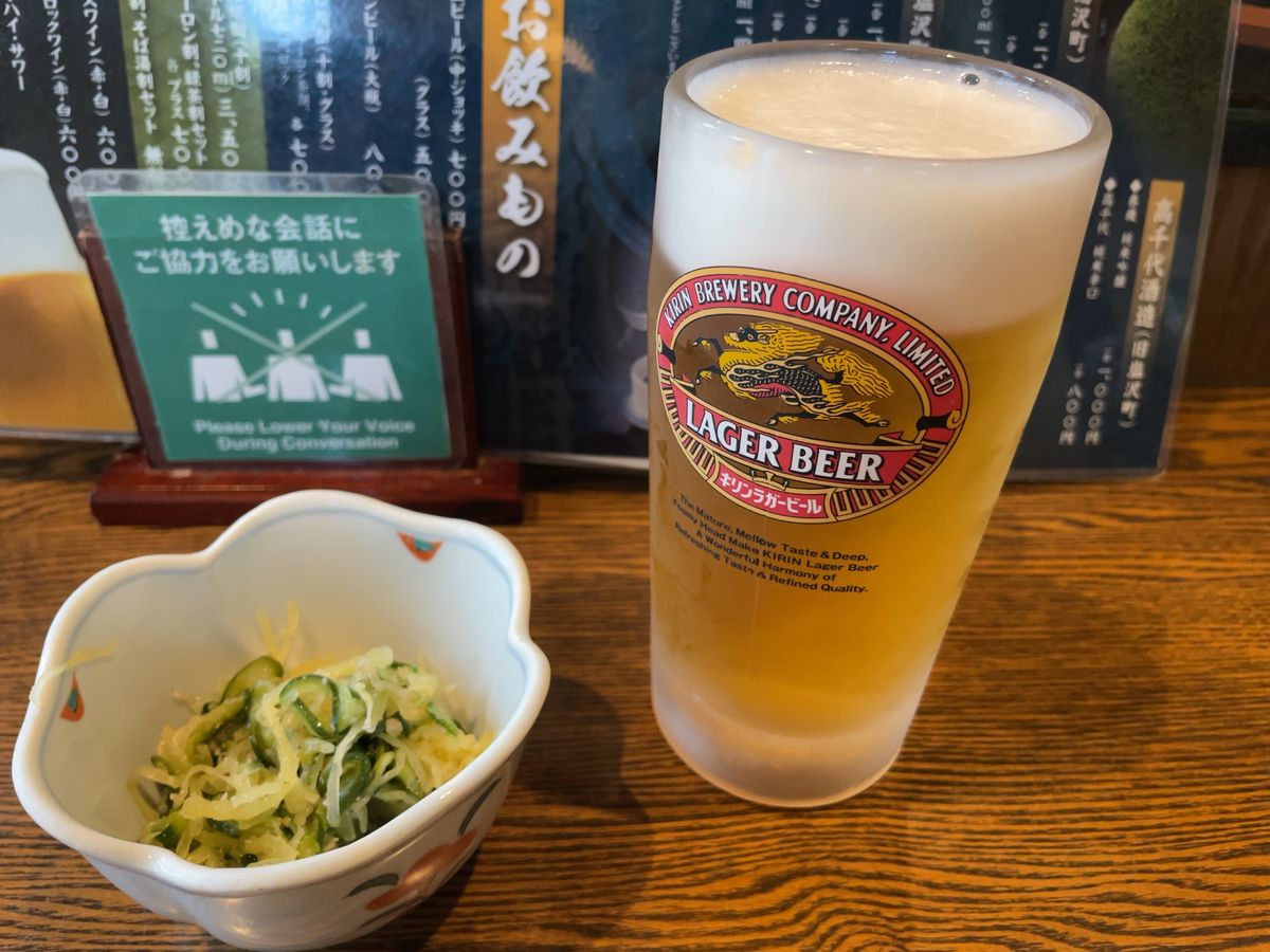 越後湯沢駅に戻ってきた後は最後に駅前の中野屋本店で冷たい生ビールと天ざる蕎麦。