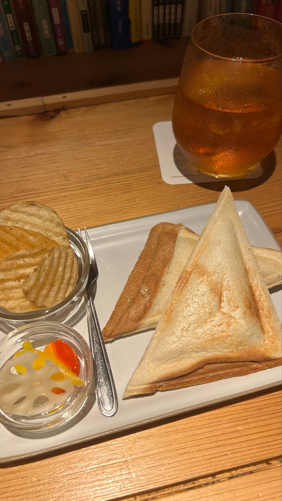 📍森の図書室
でてくる食べ物全制覇したいし、その本も読みながら食べられたら...