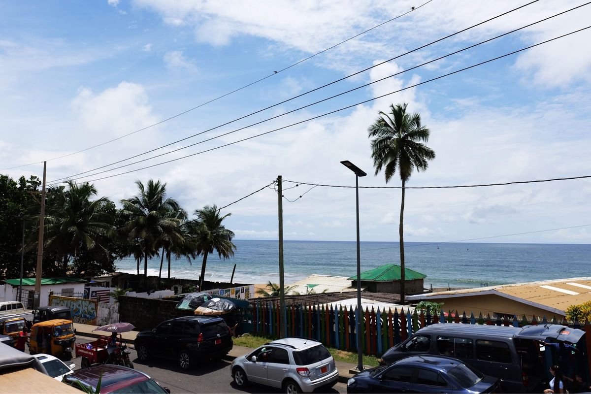 ホテルとその周辺の海