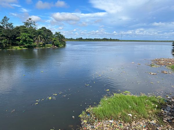 ガーナ・Accra「リベリア&ガーナ出張」の写真：モンロビアのラグーン